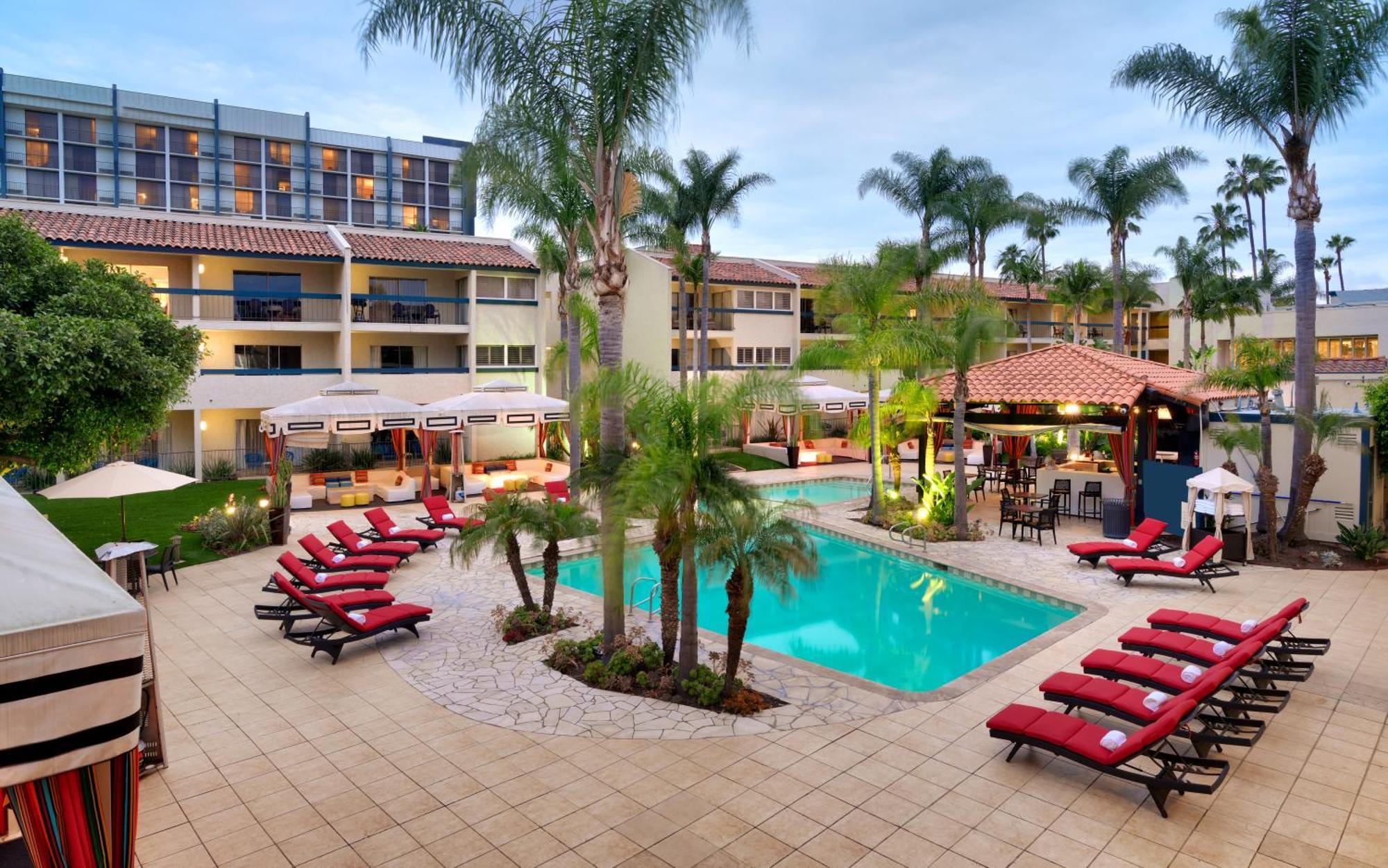 Atrium Hotel Orange County Irvine Exterior photo
