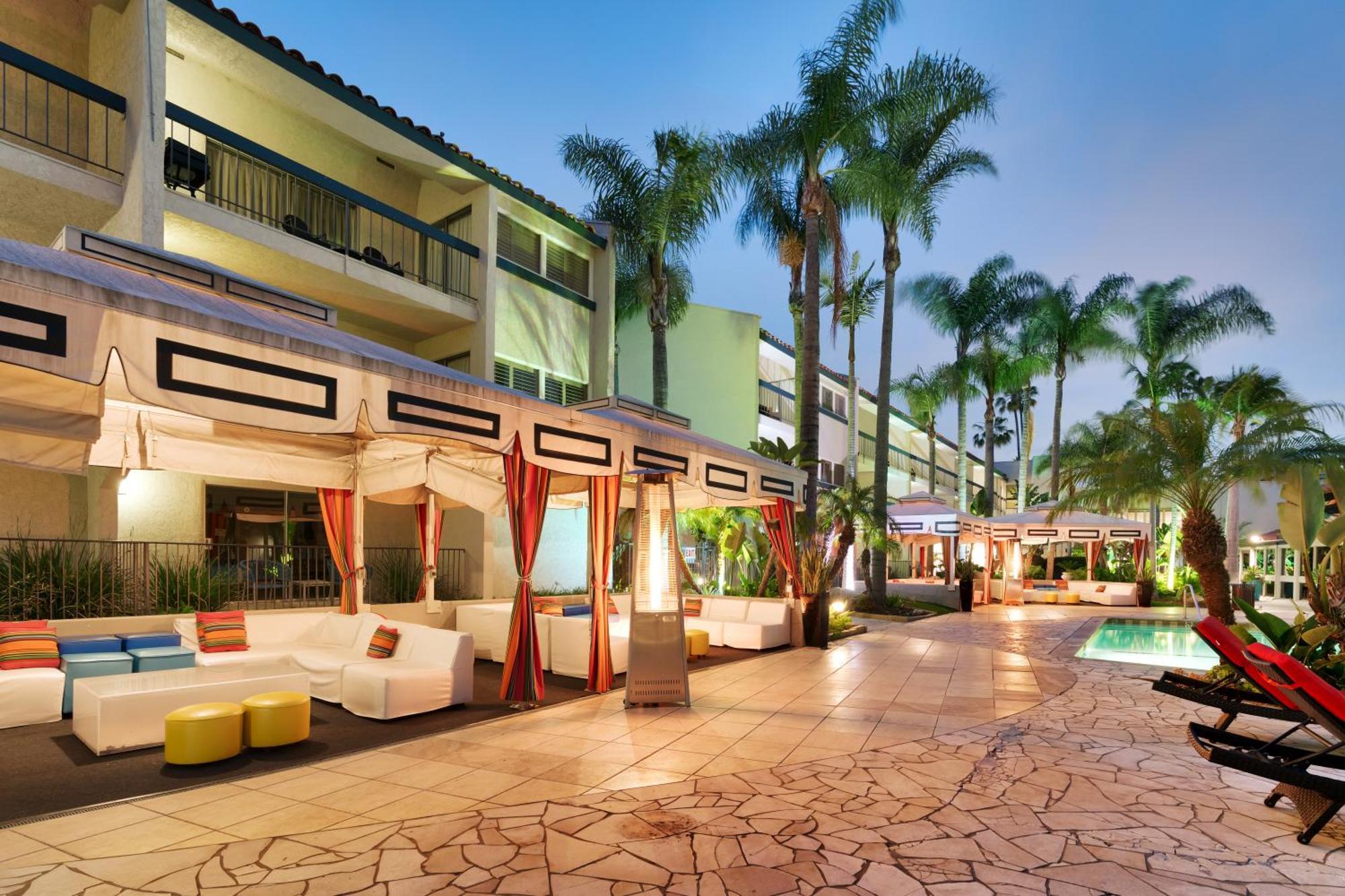 Atrium Hotel Orange County Irvine Exterior photo