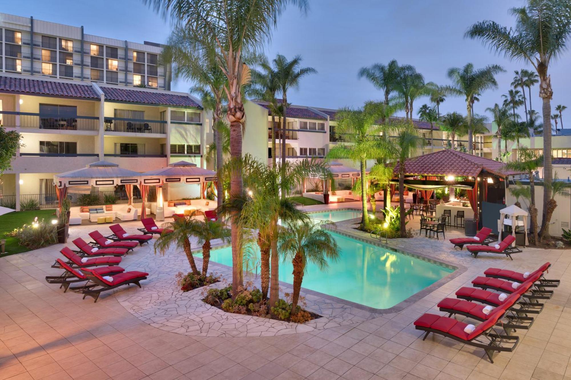Atrium Hotel Orange County Irvine Exterior photo
